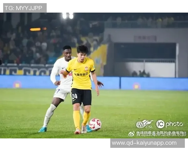 大连英博主场落后青岛西海岸阿齐兹精彩进球助队领先 大连英博主场落后青岛西海岸阿齐兹精彩进球助队领先