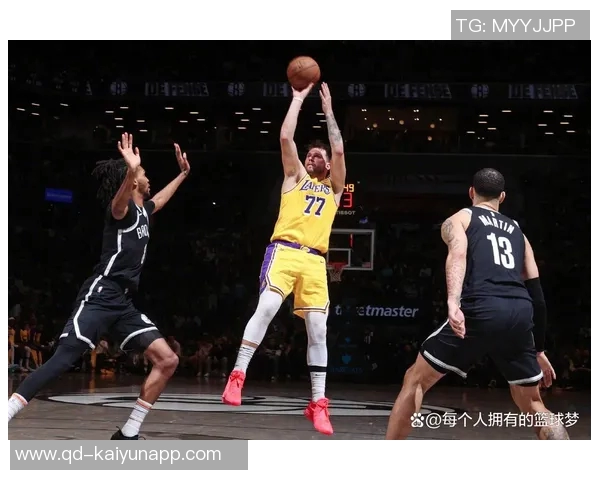 东契奇对老人的恶搞引争议LBJ诈伤背后真相揭秘湖人险被翻盘的传奇故事