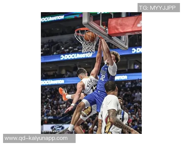 字母哥首投即成经典瞬间暴扣福德与弗拉格震撼全场