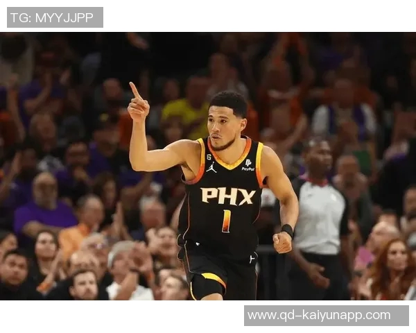 布克谈投篮手部动作是否算球的一部分引发热议